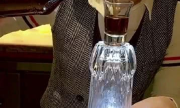 小姐姐做调酒,小姐姐的调酒艺术之旅