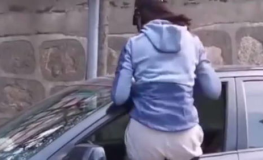 上车姿势小姐姐,优雅瞬间，尽显时尚风采